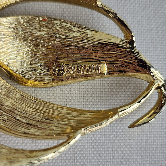 Vintage Gold Tone Oversize Flower Brooch - Picture 4 of 5